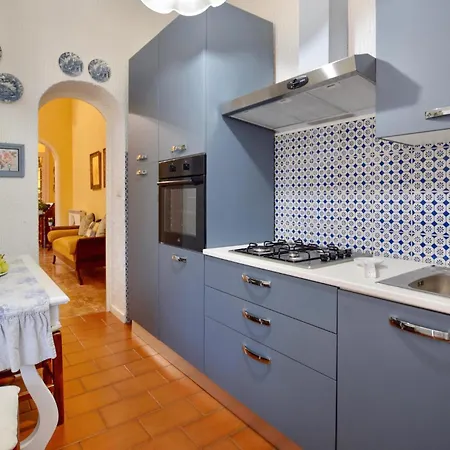 펜션 3 Bedroom Cozy In 비아레지오